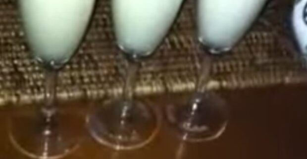 Remplissage de 3 verres de Chèvre Crazy Goat